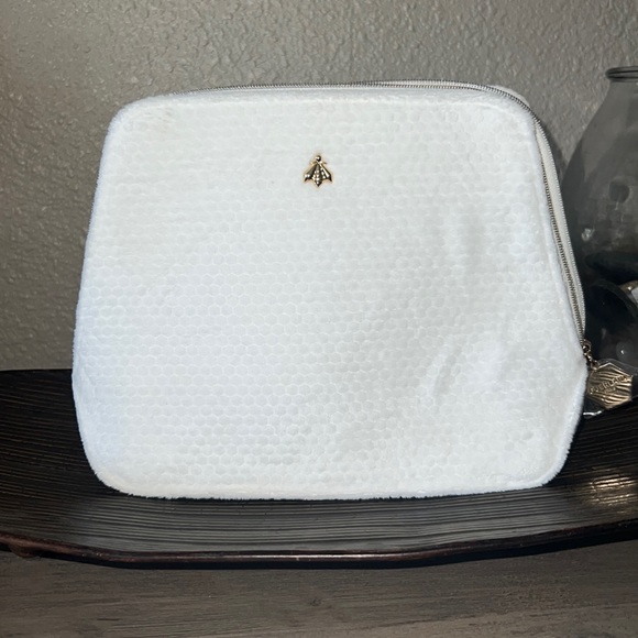 GUERLAIN Accessories - New cute Guerlain cosmetic bag BUNDLE 💄